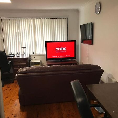 Doonside Fragrant Homes-68B Independent Aircon Room, With 65'Tv, Queen Size Beds, Rest Sofa, Built In Wardrobe מראה חיצוני תמונה