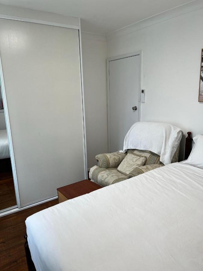 Doonside Fragrant Homes-68B Independent Aircon Room, With 65'Tv, Queen Size Beds, Rest Sofa, Built In Wardrobe מראה חיצוני תמונה