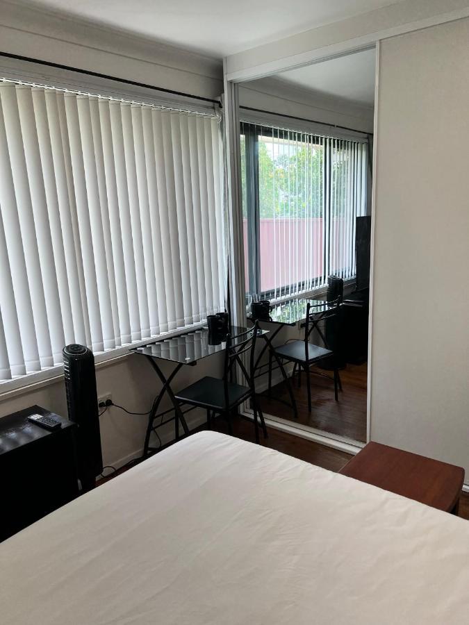 Doonside Fragrant Homes-68B Independent Aircon Room, With 65'Tv, Queen Size Beds, Rest Sofa, Built In Wardrobe מראה חיצוני תמונה