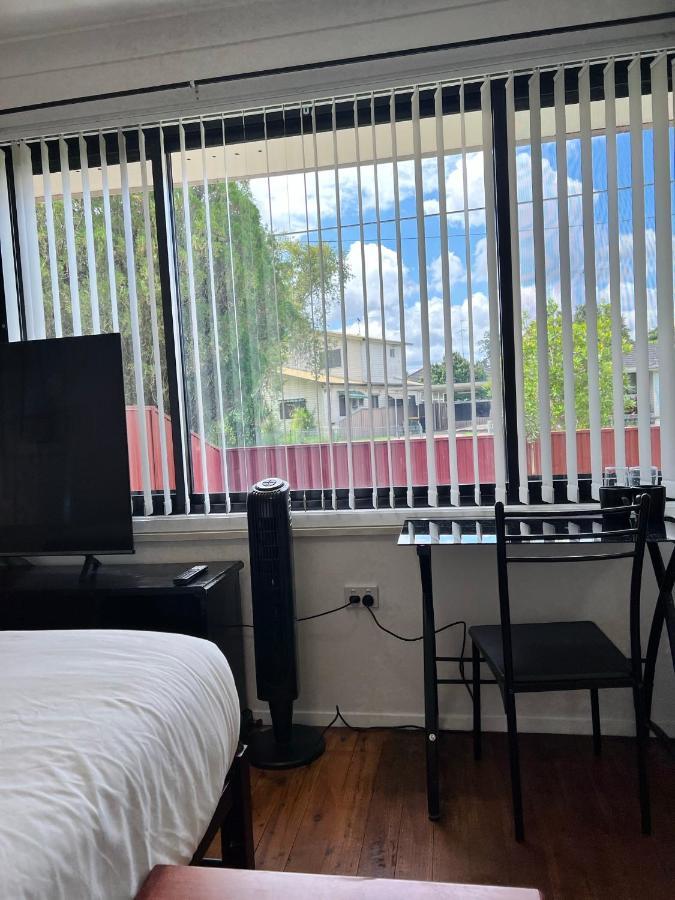 Doonside Fragrant Homes-68B Independent Aircon Room, With 65'Tv, Queen Size Beds, Rest Sofa, Built In Wardrobe מראה חיצוני תמונה