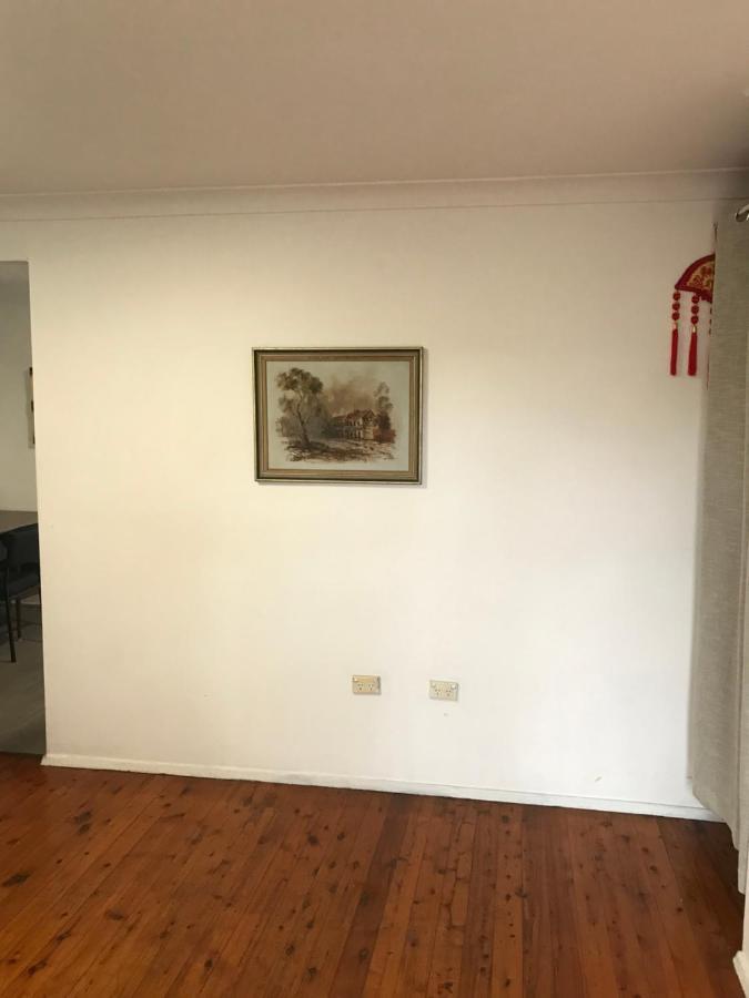 Doonside Fragrant Homes-68B Independent Aircon Room, With 65'Tv, Queen Size Beds, Rest Sofa, Built In Wardrobe מראה חיצוני תמונה